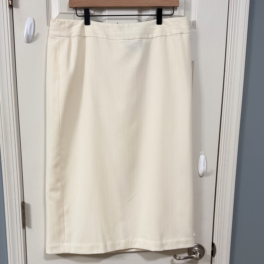 Jones Wear Stretch Winter White Pencil Skirt Holiday